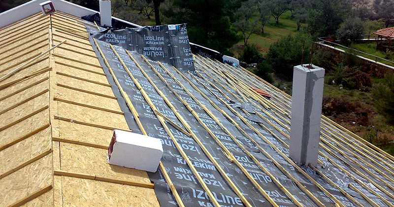 Esentepe EPDM Kauçuk Çatı – OSB üzerine serilmiş nefes alan su yalıtım örtüsü ve çıtalama Esentepe EPDM Kauçuk Çatı – OSB üzerine serilmiş nefes alan su yalıtım örtüsü ve çıtalama